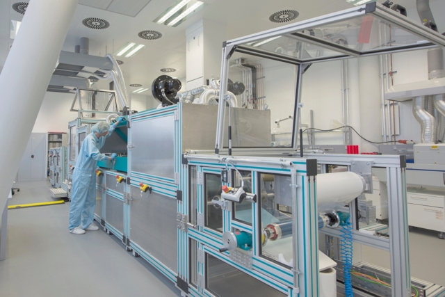Roll-to-Roll production of electrochromic films under  cleanroom conditions at Fraunhofer ISC 